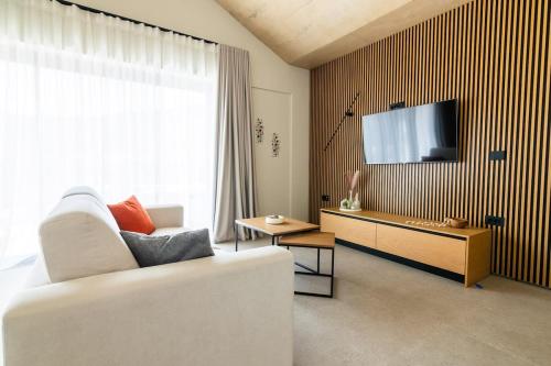 Olive Suite 402