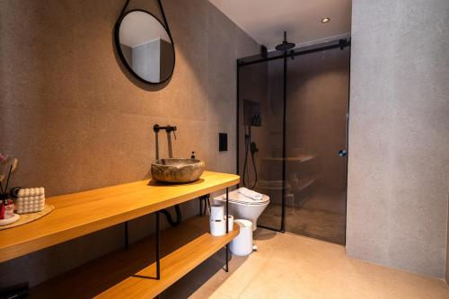 Olive Suite 402