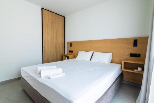 Olive Suite 402