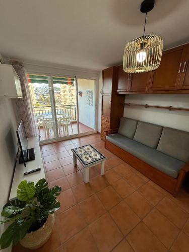 ESTUPENDO APARTAMENTO CÉNTRICO EN PRIMERA LINEA DE PLAYA CON VISTAS AL CASTILLO Y AIRE ACONDICiONADO