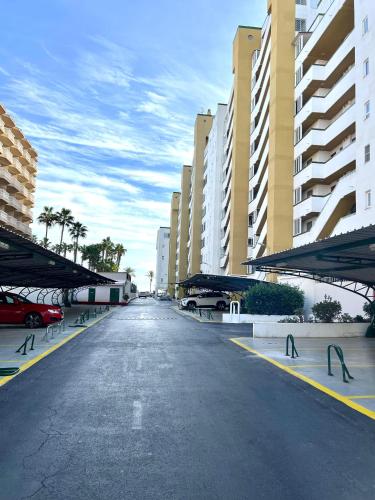 ESTUPENDO APARTAMENTO CÉNTRICO EN PRIMERA LINEA DE PLAYA CON VISTAS AL CASTILLO Y AIRE ACONDICiONADO