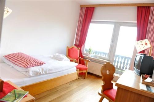 a small bedroom with a bed and a window at BELVEDERE - das BIO HOTEL Garni & SuiteHotel am Edersee ! Unser Geschenk für Sie, auch die GästeCard GrimmHeimat! in Waldeck