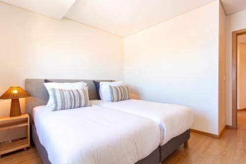 3BR w River views by Metro by LovelyStay
