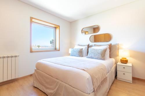 3BR w River views by Metro by LovelyStay