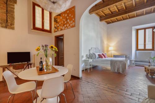 Via Maggio 10 Historic 1 Bedroom in Oltrarno