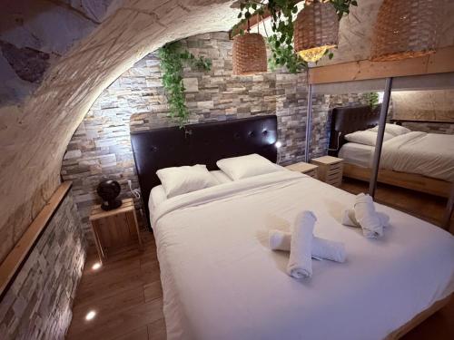 Le Secret de Sainte-Anne Écusson vaulted suite