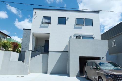 R's house 澄川駅近 新築88平米一棟貸切 ホスト隣接