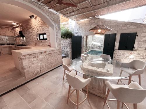 Casa Gojave - Authentic Hvar House with Garden