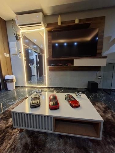 two toy cars on a coffee table in a living room at Hotel e Pousada REQUINTTE in Parnaíba