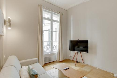 Parisian Elegance & Comfort for 4 people