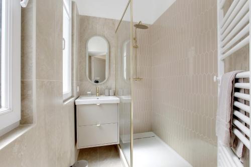 Parisian Elegance & Comfort for 4 people