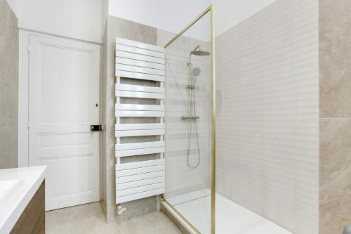 Parisian Elegance & Comfort for 4 people