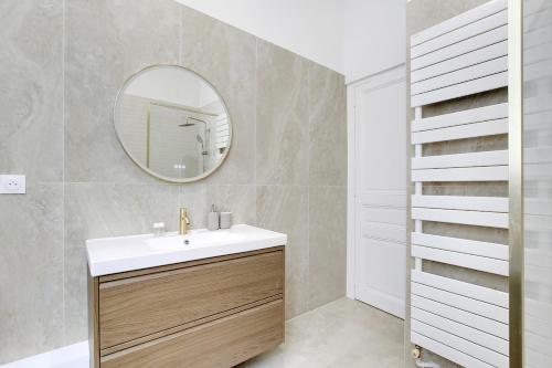 Parisian Elegance & Comfort for 4 people