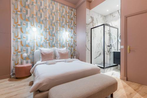Spacious and elegant 2BR airconditioned Trocadéro
