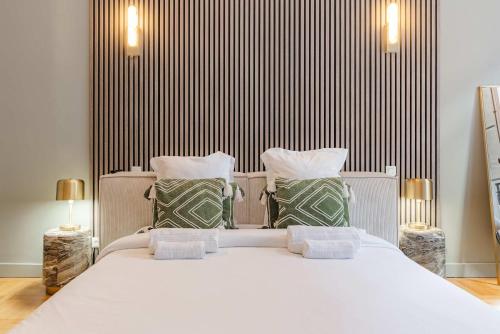 Spacious and elegant 2BR airconditioned Trocadéro