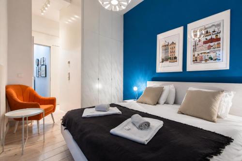 3 Bedroom Downtown Wonderwall by LovelyStay