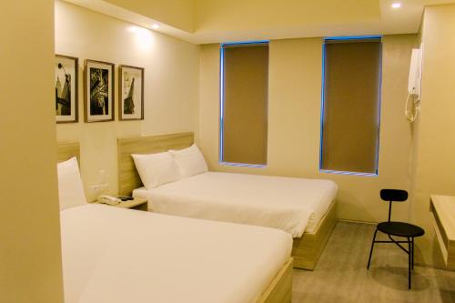 Кровать или кровати в номере Mabolo Royal Hotel