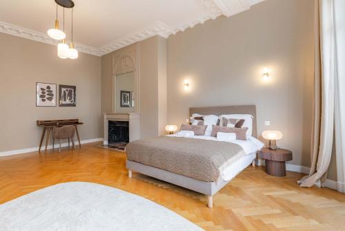 Elegant and Spacious 4-Bedroom Apartment in Paris 16th