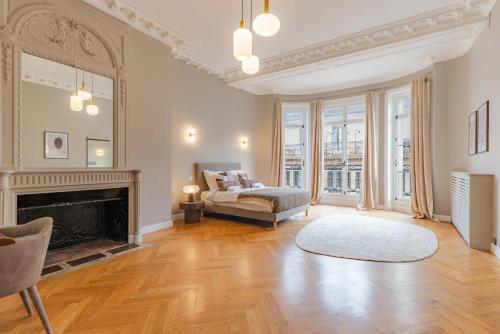 Elegant and Spacious 4-Bedroom Apartment in Paris 16th