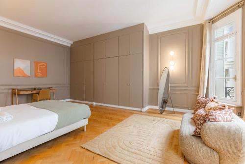 Elegant and Spacious 4-Bedroom Apartment in Paris 16th