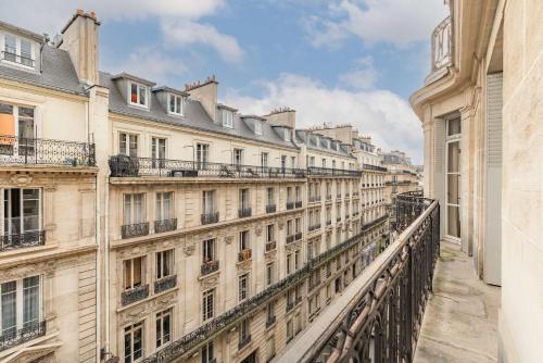 Elegant and Spacious 4-Bedroom Apartment in Paris 16th