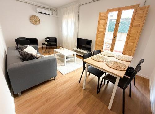 Apartamento reformado de 3 habitaciones en Sagrada Familia