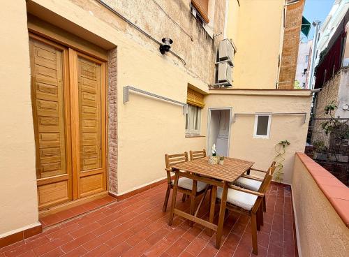 Apartamento reformado de 3 habitaciones en Sagrada Familia