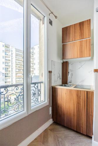 Montmartre - Guy Moquet Metro - Studio