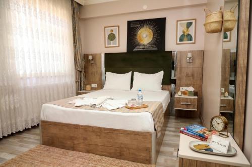 a hotel room with a bed and a table at Alkış Otel in Iğdır