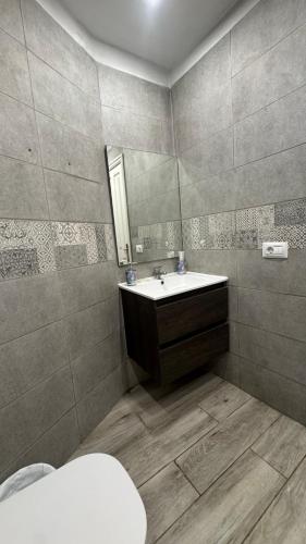 a bathroom with a sink and a mirror at Green Park ApartHotel Tenerife in San Miguel de Abona