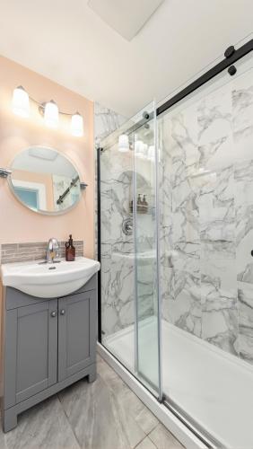 a bathroom with a shower and a sink at Sunny Crest Burnaby-cozy one bedroom private suite in Burnaby