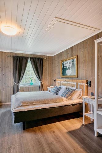 a bedroom with a large bed and wooden walls at Lodge Visnes Stryn in Stryn