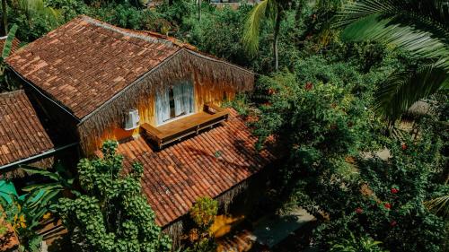 an overhead view of a building with a bench on it at Canoa Nativa Pousada Boipeba in Ilha de Boipeba