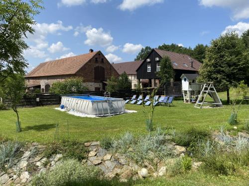a yard with a house and a trampoline at Na Uboczu in Gryfów Śląski