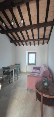 a living room with a couch and a table at Dimora del Cammino di Cancellara in Foligno