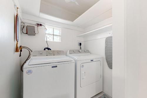 a white laundry room with a washer and dryer at 4 Mi to Beach! Lake-View Florida Family Retreat in JFK Medical Center Incorporated Heliport