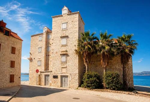 Near Airport - Just Steps from the Sea