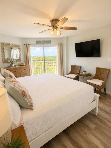 a bedroom with a large bed and a window at Ocean Pointe Resorts - Serenity 2308 in Tavernier
