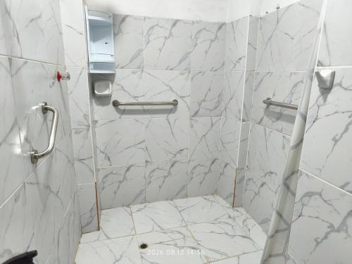 a bathroom with a marble shower with a toilet at Casa El Capulí in Cajamarca