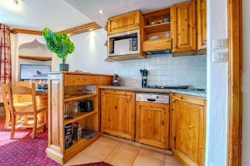 Alpine Stay w Private Ski Views