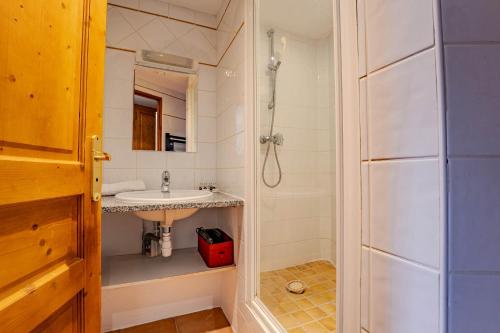 Alpine Stay w Private Ski Views