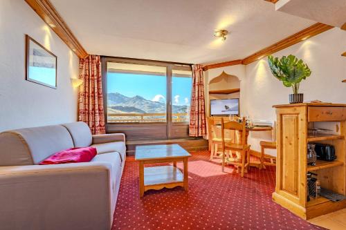 Alpine Stay w Private Ski Views