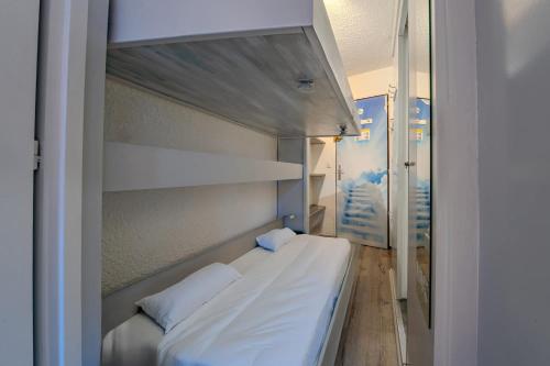 Slopeside Apt w Balcony & Views