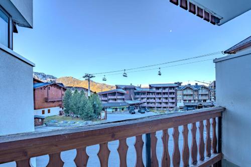 Slopeside Apt w Balcony & Views