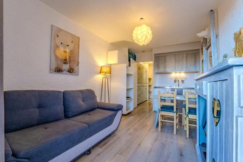 Slopeside Apt w Balcony & Views