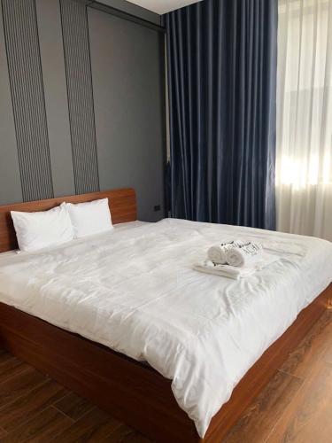 a bedroom with a bed with white sheets and a window at Achi Ocean Villa in Cửa Lô