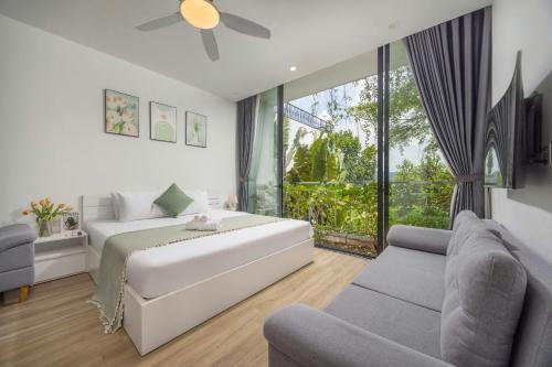 a white bedroom with a bed and a couch at Luxury Mountain View 3BR Villa Pool 10ppl in Phúc Yên