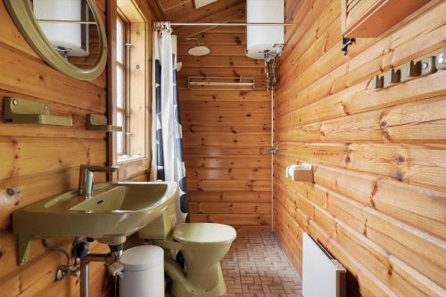 a bathroom with a sink and a toilet at FJ4306-Oro-Skovhojgardsvej-3 in Orø