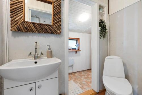 a bathroom with a sink and a toilet at FJ1404-Jaegerspris-Strandstien-17 in Jægerspris