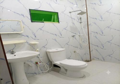 a bathroom with a toilet and a sink at msm diamond villa in Ragama